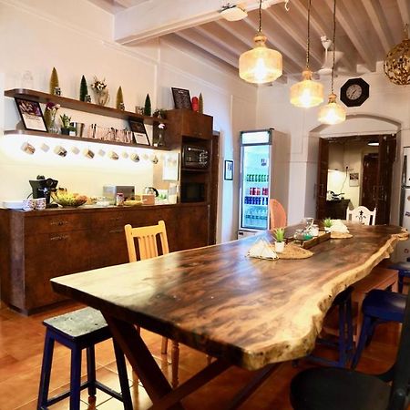 Gosolo Stays Bandra Hostel Bombaj Zewnętrze zdjęcie