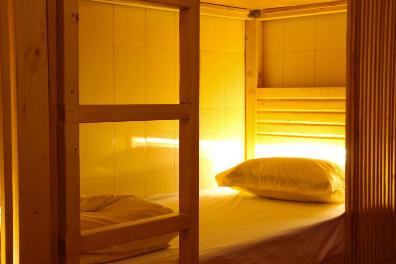 Gosolo Stays Bandra Hostel Bombaj Zewnętrze zdjęcie