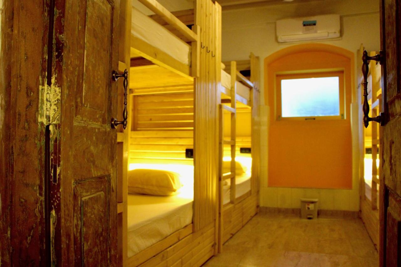 Gosolo Stays Bandra Hostel Bombaj Zewnętrze zdjęcie