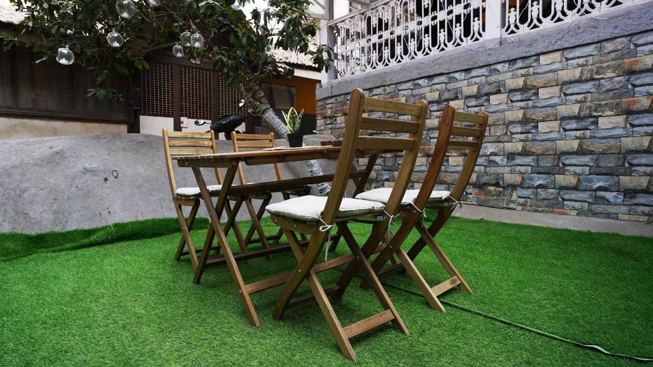 Gosolo Stays Bandra Hostel Bombaj Zewnętrze zdjęcie