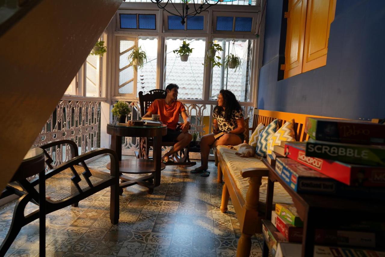 Gosolo Stays Bandra Hostel Bombaj Zewnętrze zdjęcie