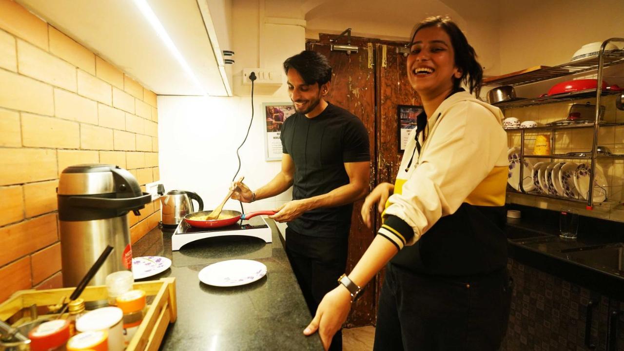 Gosolo Stays Bandra Hostel Bombaj Zewnętrze zdjęcie