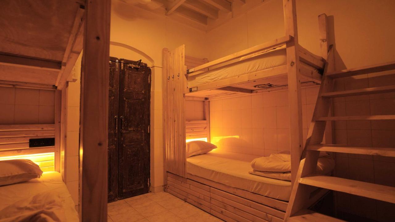 Gosolo Stays Bandra Hostel Bombaj Zewnętrze zdjęcie