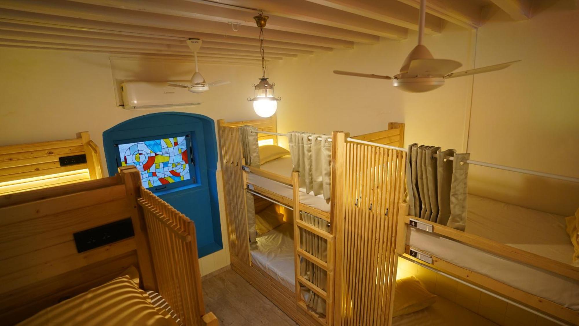 Gosolo Stays Bandra Hostel Bombaj Zewnętrze zdjęcie